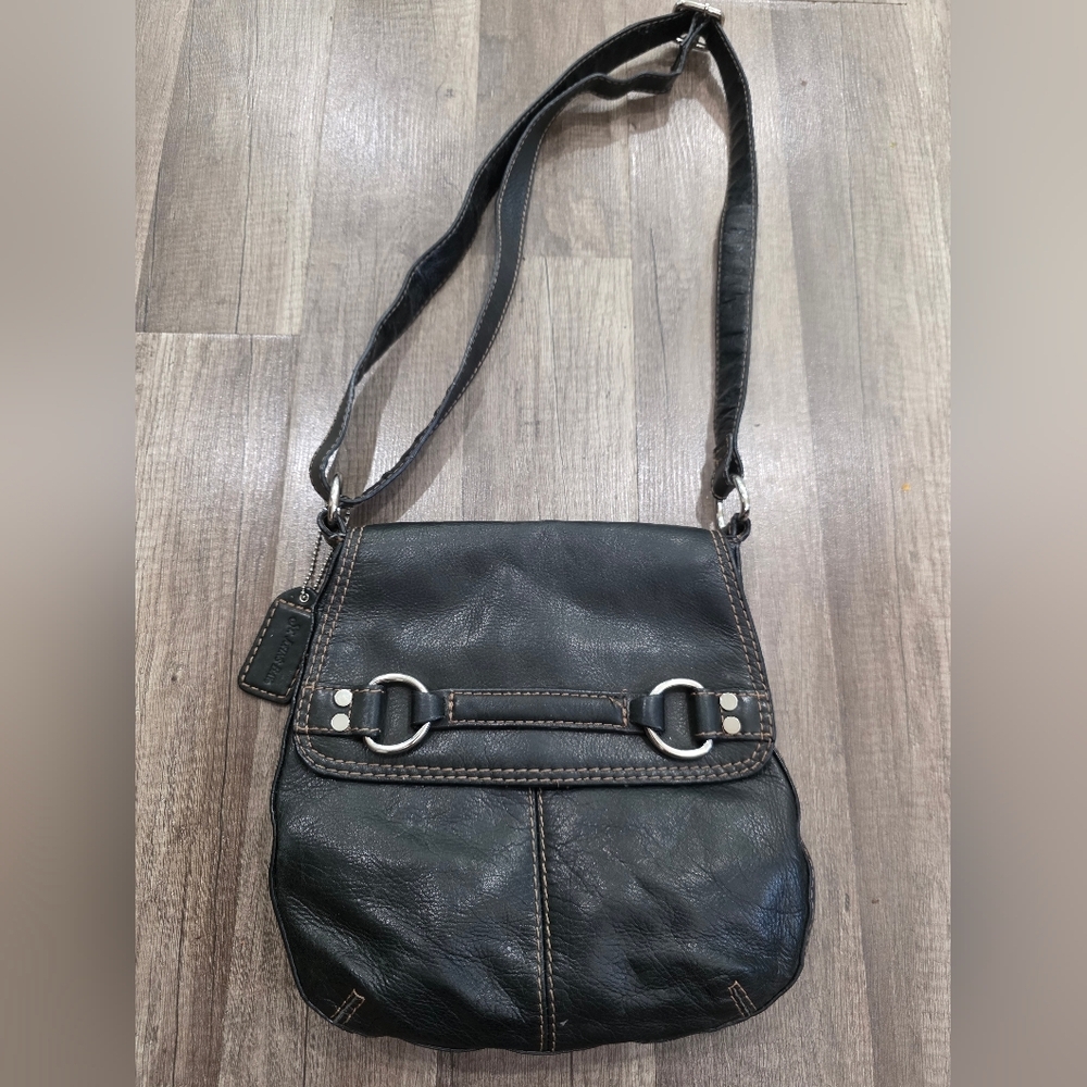 ST JOHNS BAY black Pebbled Leather Shoulder Bag Crossbody Y2K Boho Coach Buckle